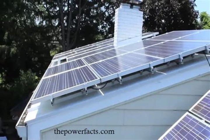 Do solar panels keep house cooler in summer?