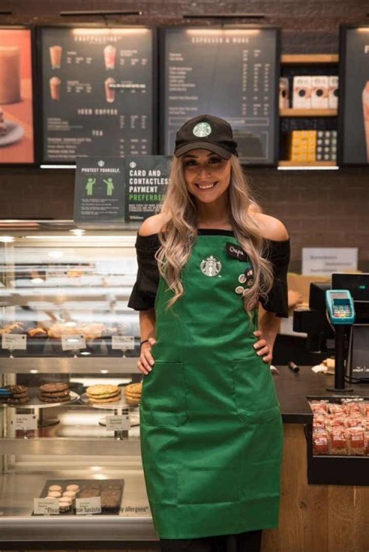 Do Starbucks employees get free drinks on days off?