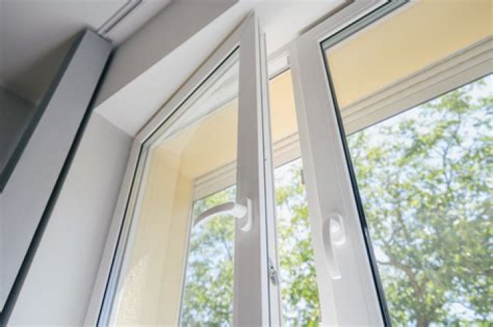 Do vinyl windows hold up?