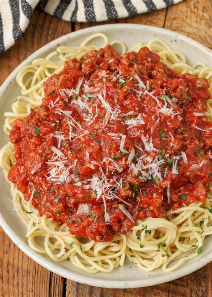 Do you put olive oil in spaghetti sauce?