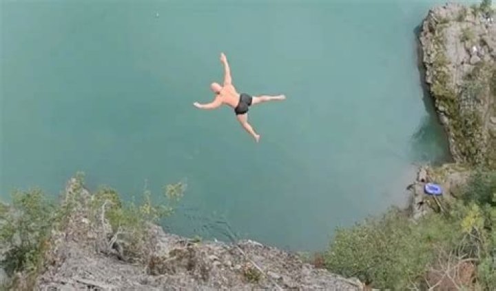 Does a death dive hurt?