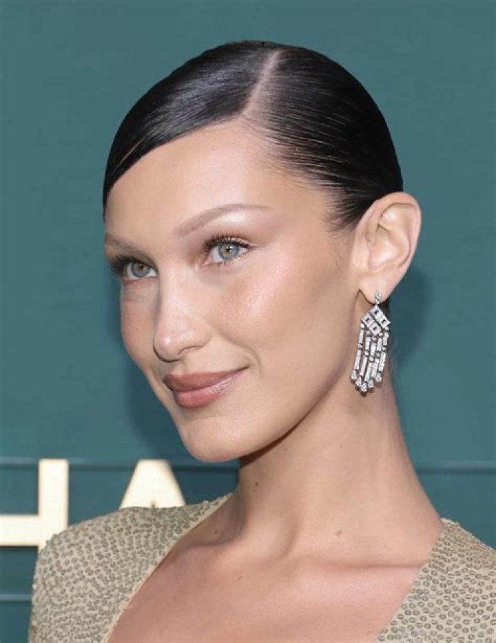 Does Bella Hadid have naturally brown hair?
