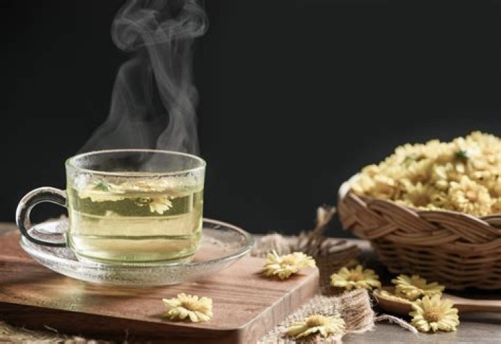 Does chrysanthemum tea dehydrate you?