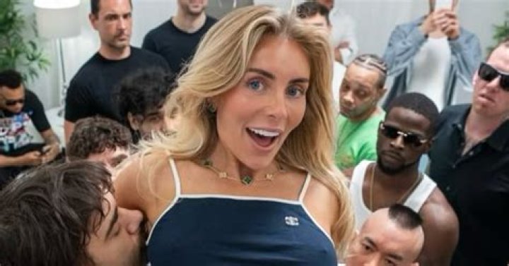 Does Damon love Bonnie?