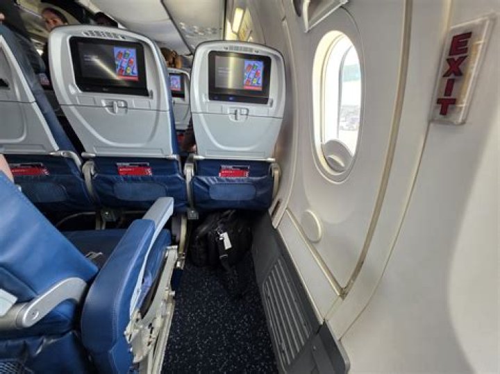Does Delta have more legroom than spirit?