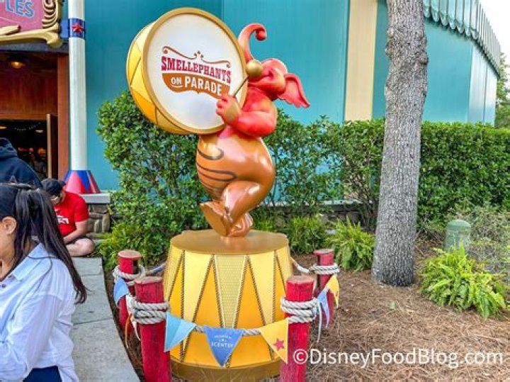 Does Disney pump smell rides?