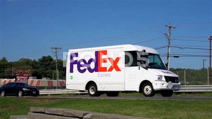 Does FedEx own any trucks?