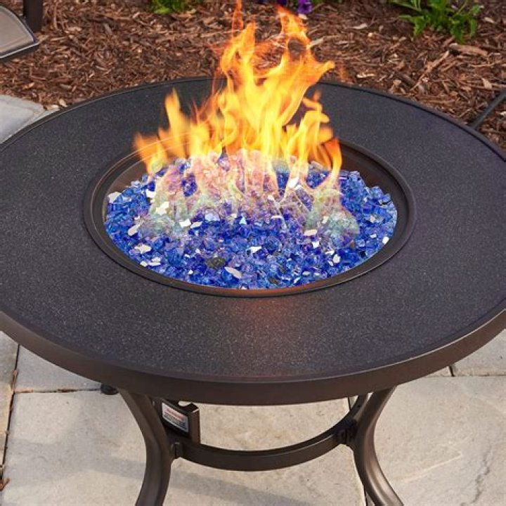 Does fire pit glass retain heat?