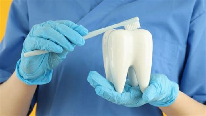 Does fluoride help with sensitive teeth?