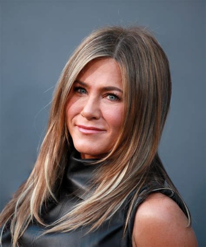 Does Jennifer Aniston dye her hair?