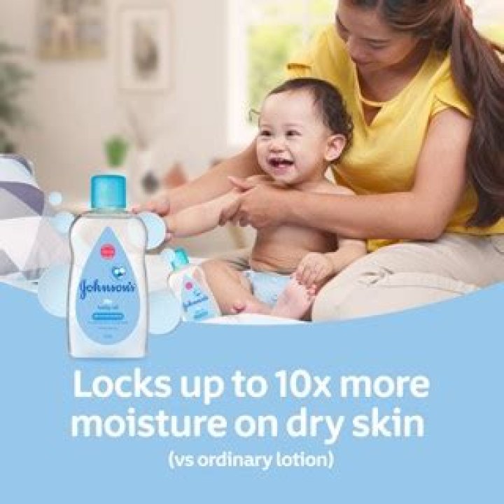 Does Johnson baby oil darken the skin?