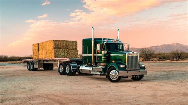 Does Kenworth own Peterbilt?