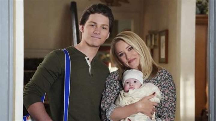 Does Mandy Milkovich have a baby?