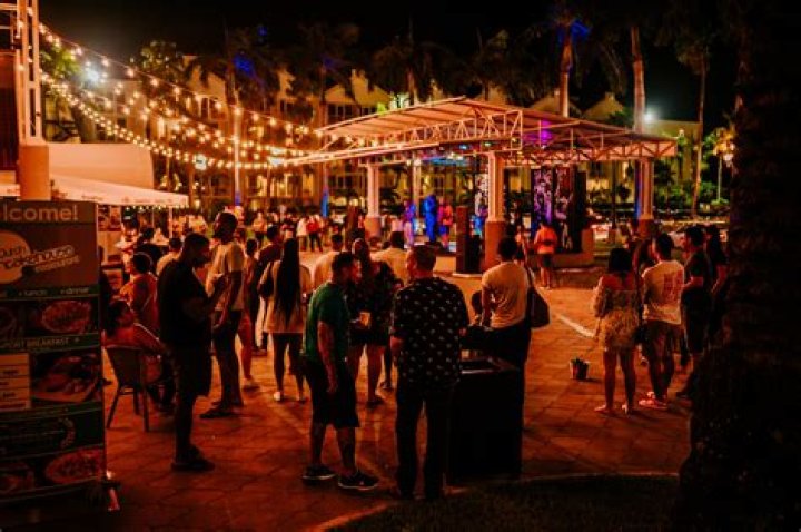 Does Maui have a nightlife?