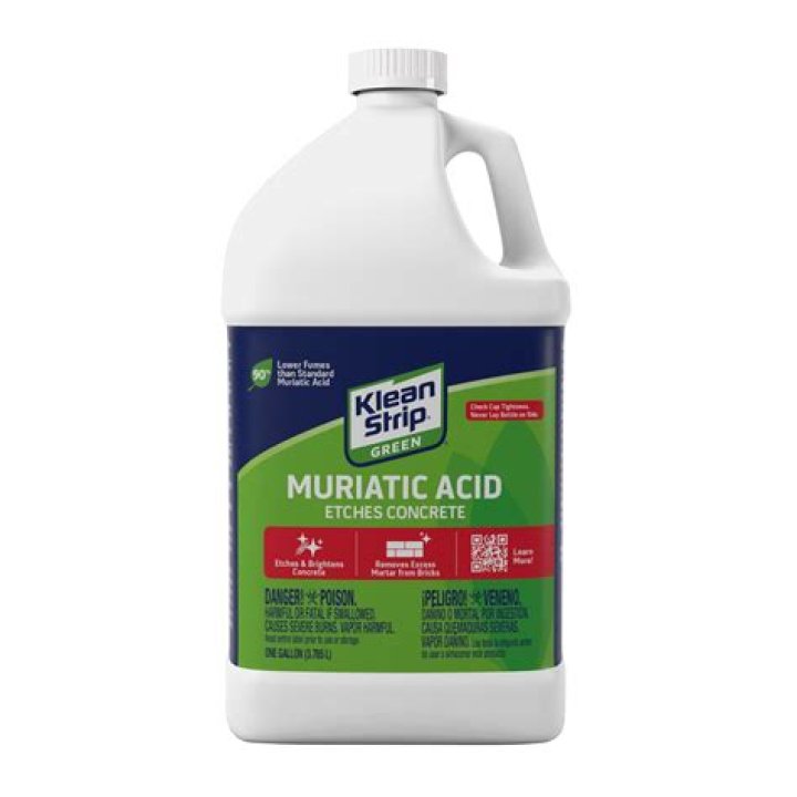 Does muriatic acid eat plastic?