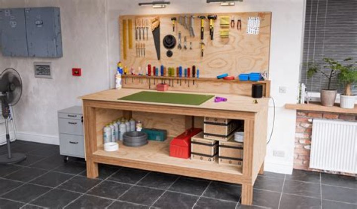 Does plywood make a good workbench top?