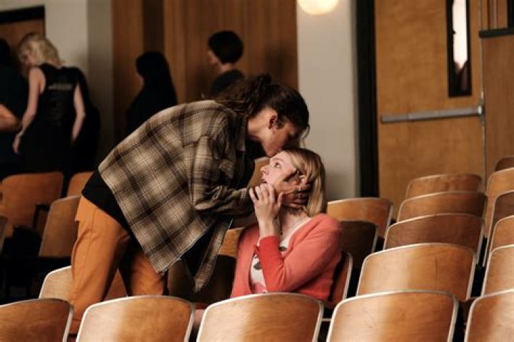 Does Rue know about Jules and Nate?