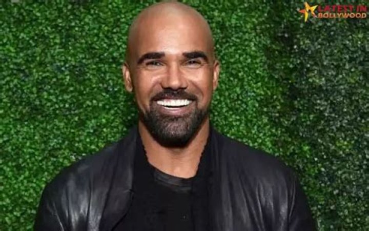 Does Shemar Moore have a twin brother?