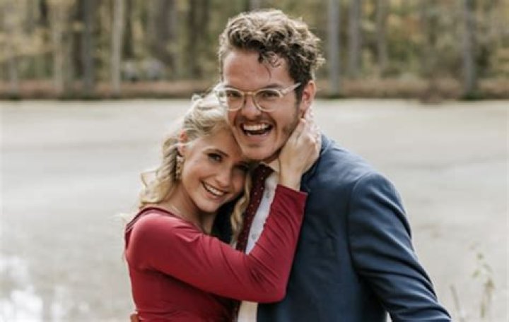 Does Stiles dad date Lydia's mom?