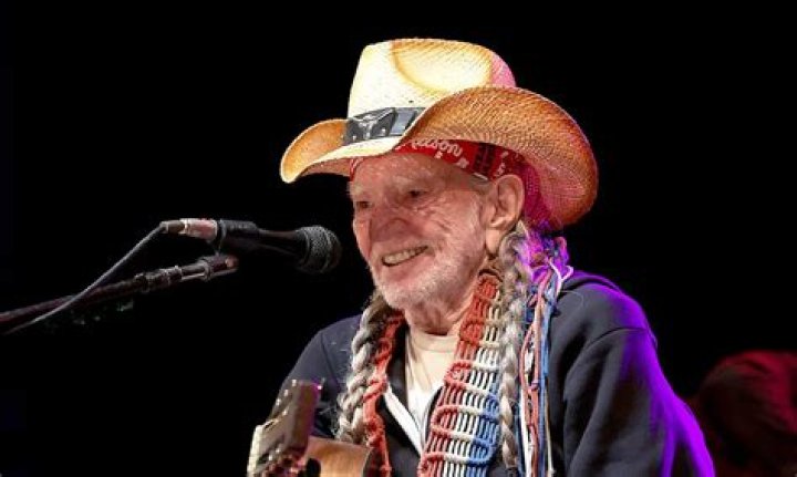 Does Willie Nelson still own Texas Roadhouse?