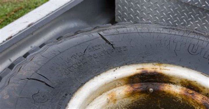 How can you tell if a tire is dry rotted?