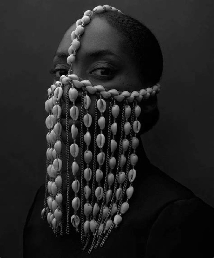 How do I keep my heavy headpiece on?