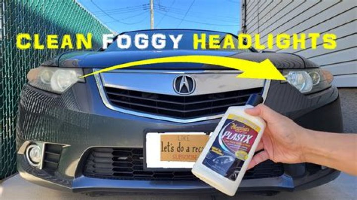 How do you clean oxidized headlights with vinegar?