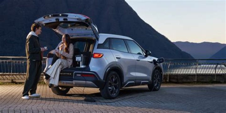 How do you DM on TikTok?