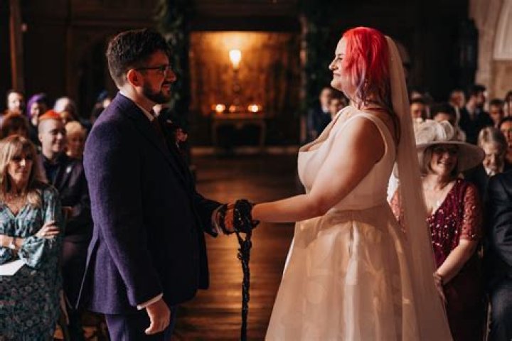 How do you have a pagan wedding?