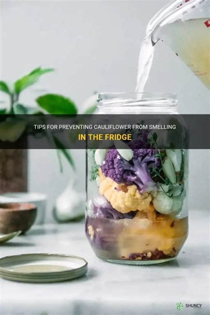 How do you keep cauliflower from smelling in the fridge?