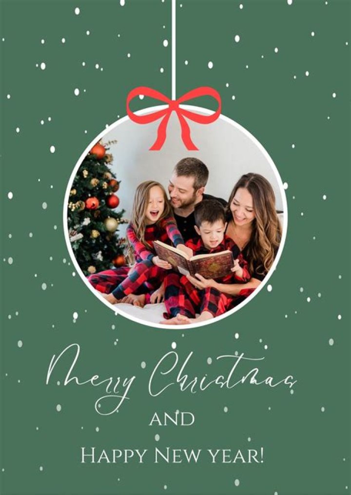 How do you make free Christmas cards with pictures?