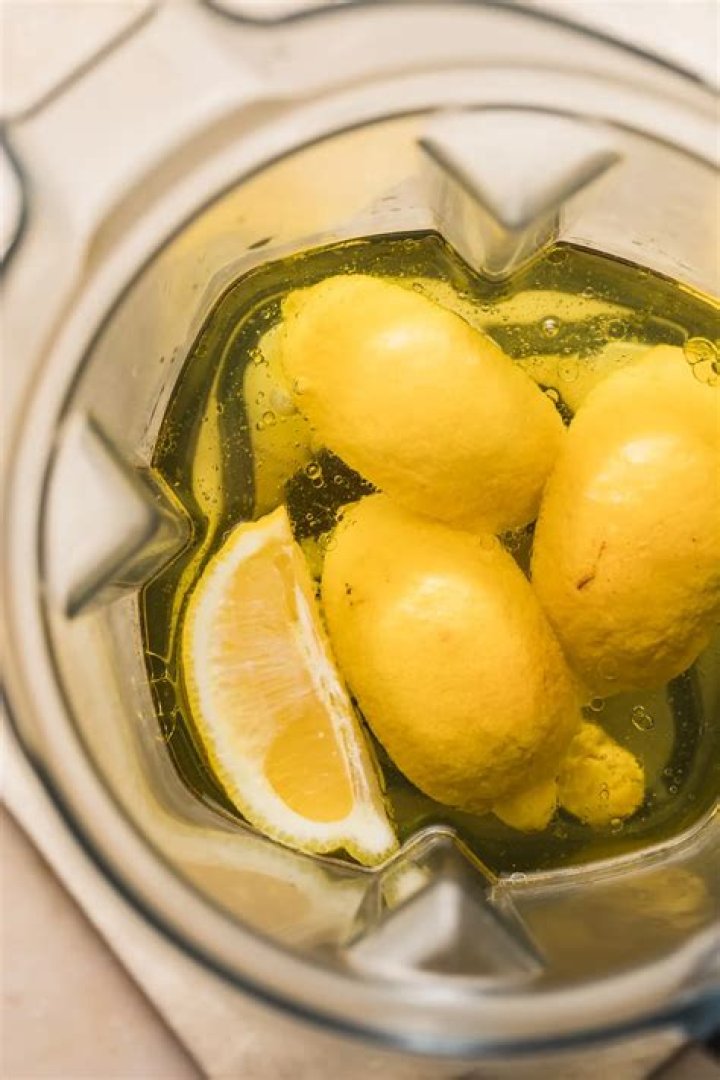 How do you mix olive oil and lemon juice?
