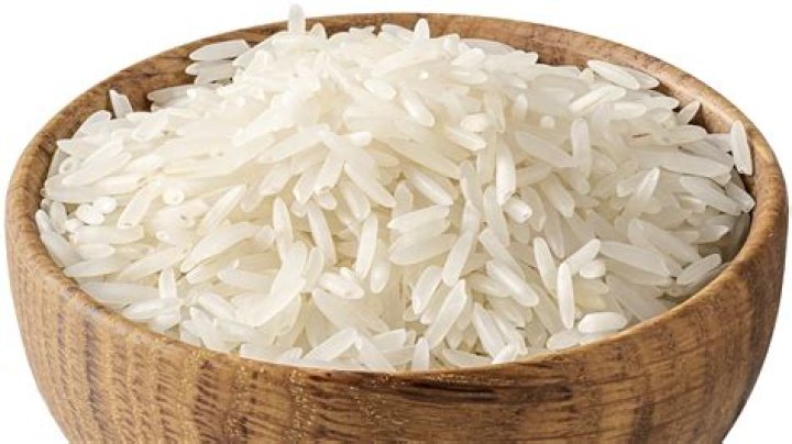 How do you store uncooked rice at home?