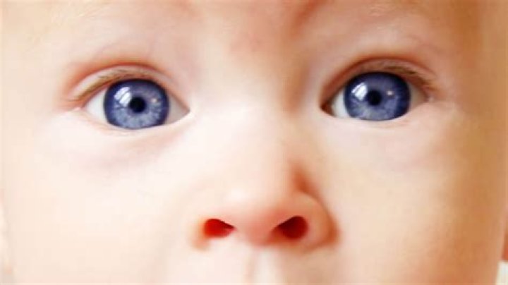 How do you tell if baby's eyes will stay blue?