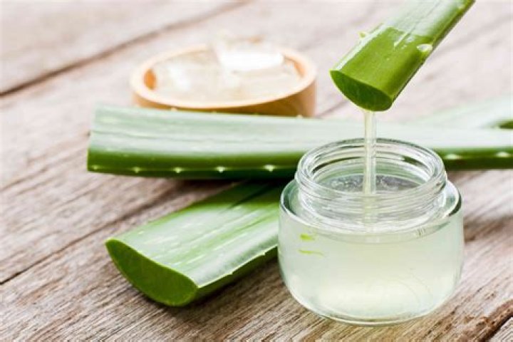 How do you use aloe vera water on your hair?