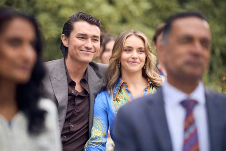 How does Leo deal with heartbreak?