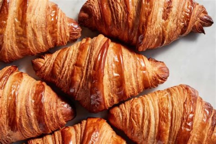 How does Tom Holland say croissant?