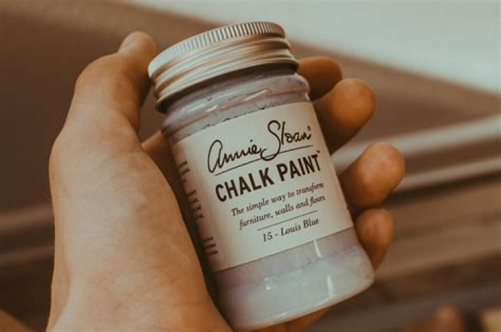 How long do you need to let chalk paint dry before waxing?