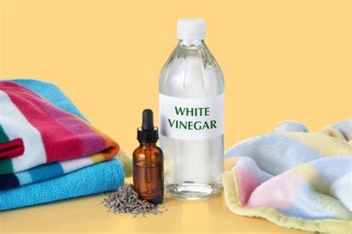 How long does it take white vinegar to lighten skin?