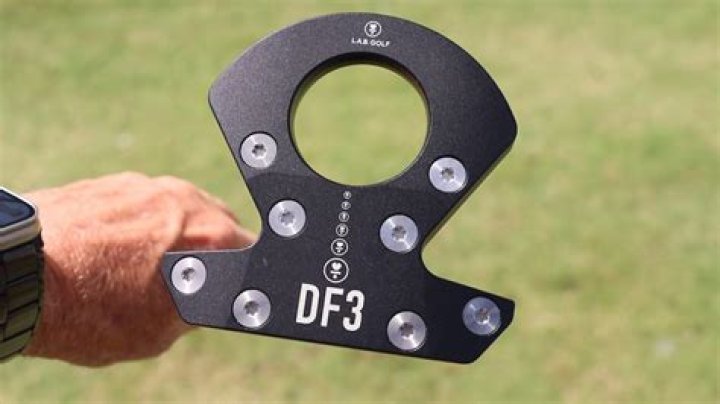 How long is Rickie Fowler's putter?