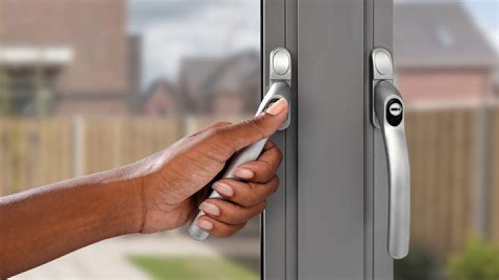 How long should you leave windows open in winter?