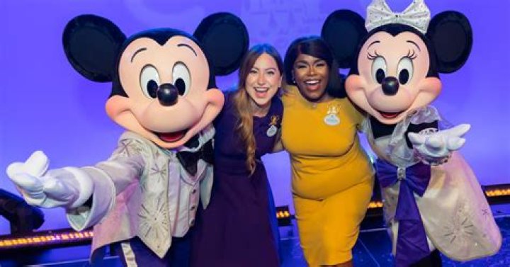 How much do cast members at Disney get paid?