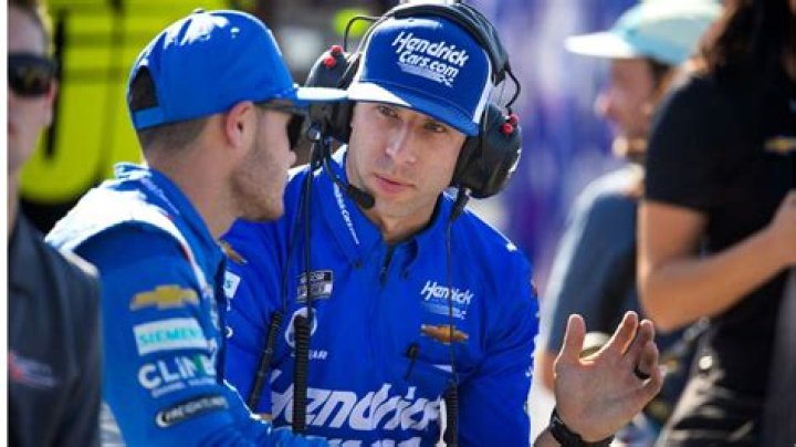 How much does a crew chief make in NASCAR?