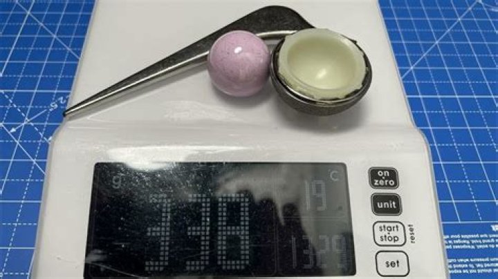 How much does a hip replacement weigh?