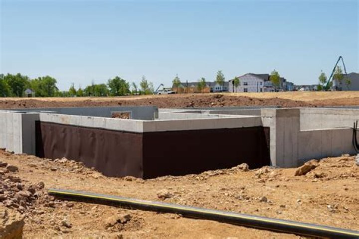 How much does it cost to pour a concrete foundation?