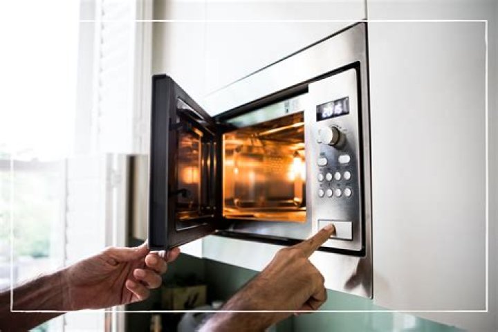 How much does it cost to run a microwave per hour?
