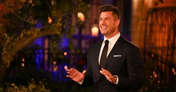 How much is Jesse Palmer paid to host The Bachelor?