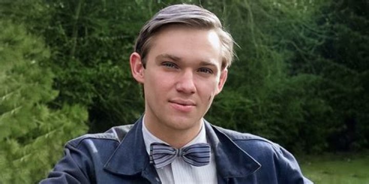 How rich is Kelli Giddish?