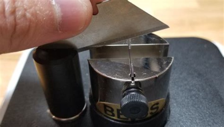 How sharp is an obsidian knife?