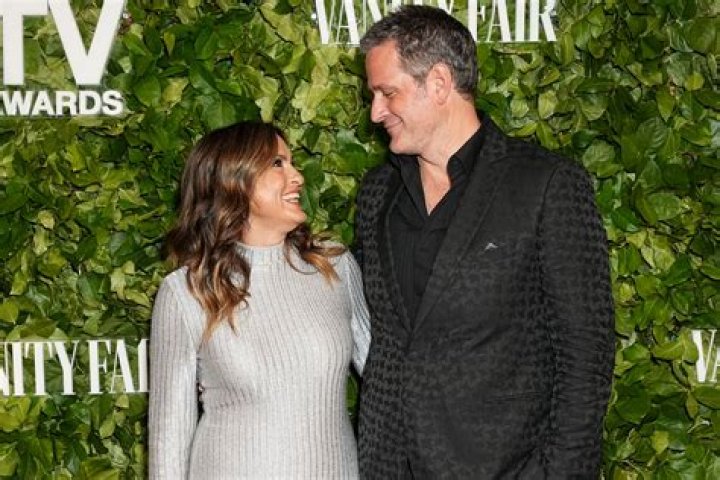 How tall is Mariska?